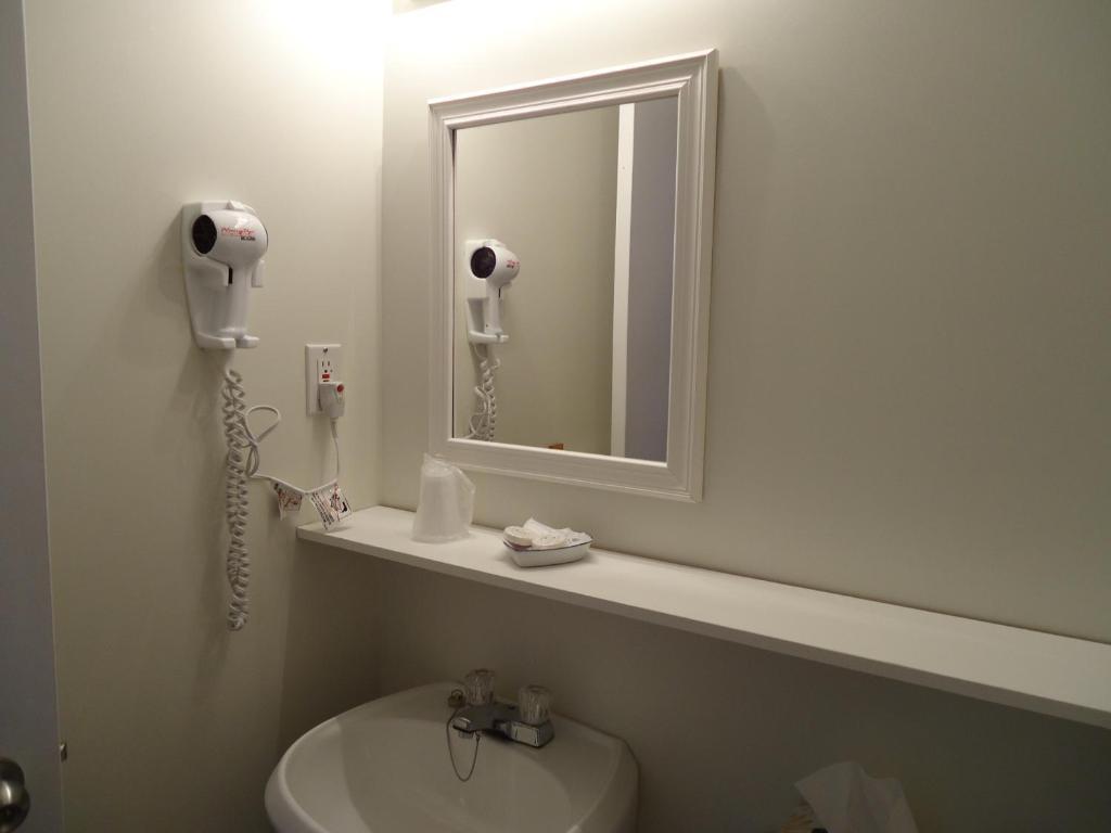 Hotel-Motel Baie-Ste-Catherine מראה חיצוני תמונה